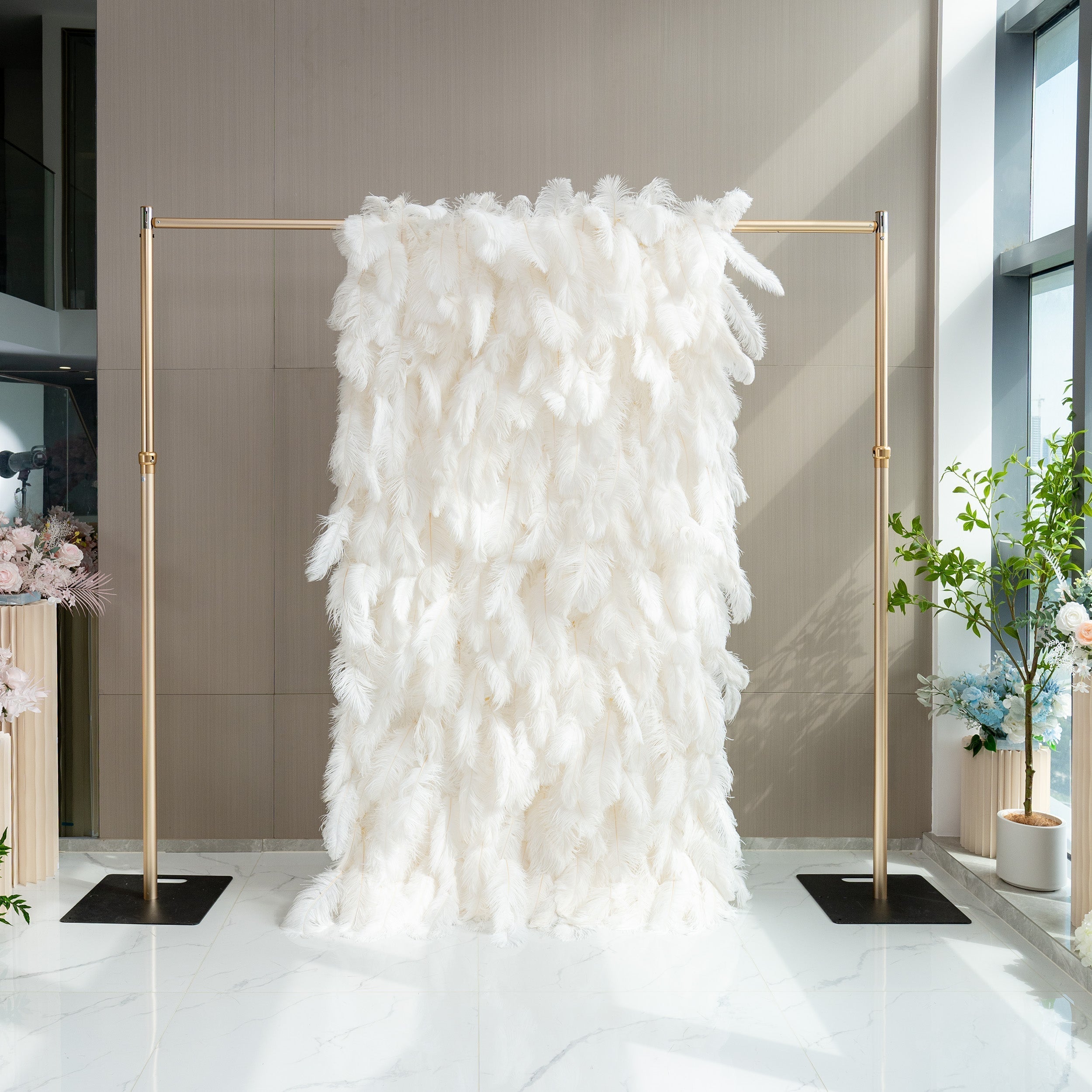🔥[Hot sale]🔥 Artificial Floral Wall Backdrop: Celestial White Feather Dreamscape