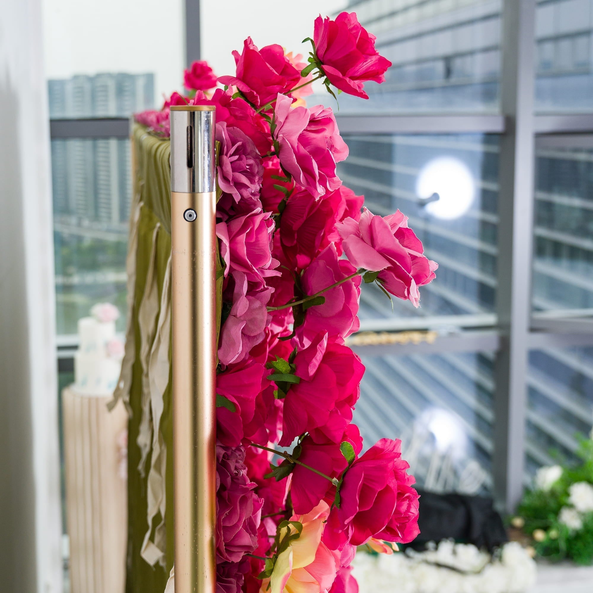 🔥[Hot sale]🔥 Roll Up Fabric Artificial Red to White Gradient Flower Wall Wedding Backdrop, Floral Party Decor, Event Photography